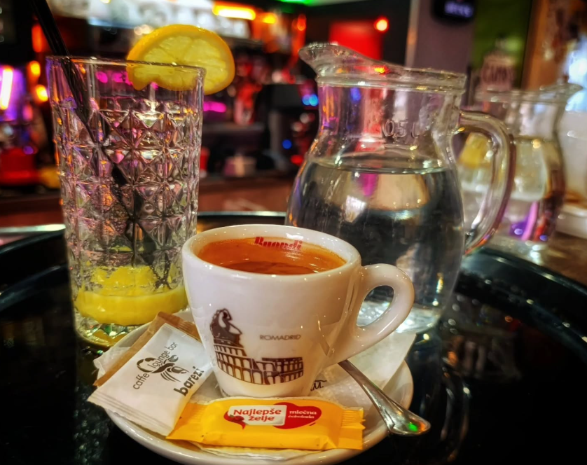 Caffe Lounge Bar Barezi